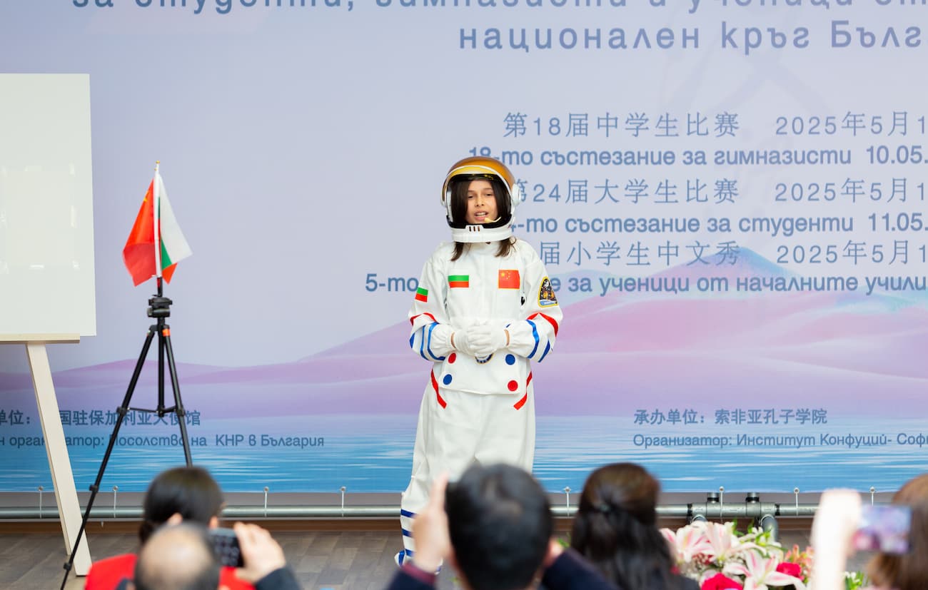tu pian2 ka luo yang Kaloyan Zlatkov Rusev tai kong gu shi qing jing ju