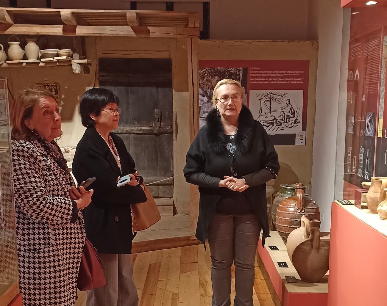 tu pian3 zhong bao fang yuan zhang fu te luo yang shi chuan tong gong yi yu ying yong yi shu bo wu guan diao yan