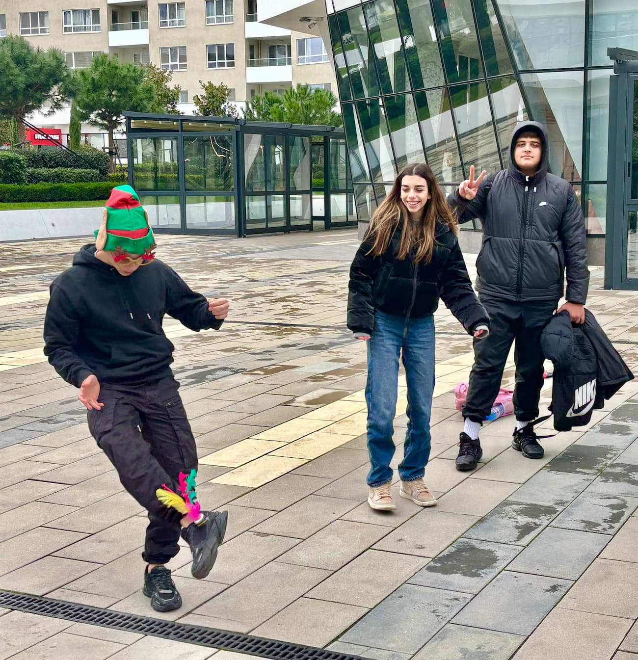 Photo 3: Shuttlecock kicking