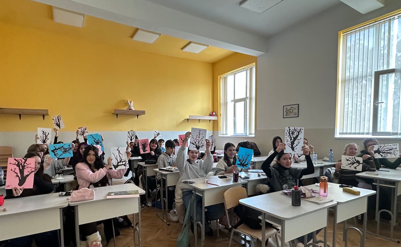 Снимка 4: Представяне на ученически творби