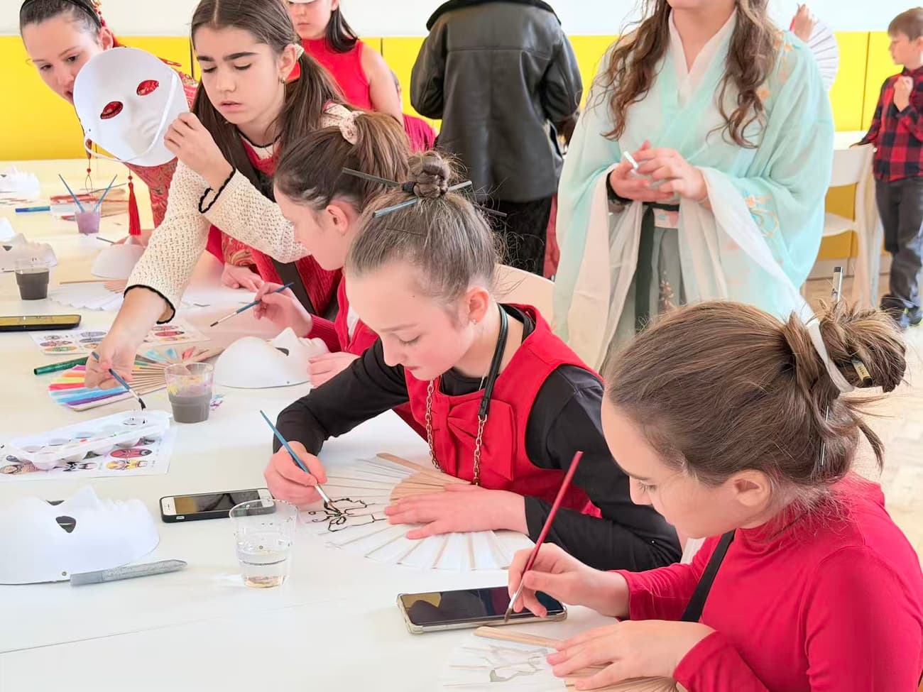 Снимка 6: Рисуване на маски и ветрила