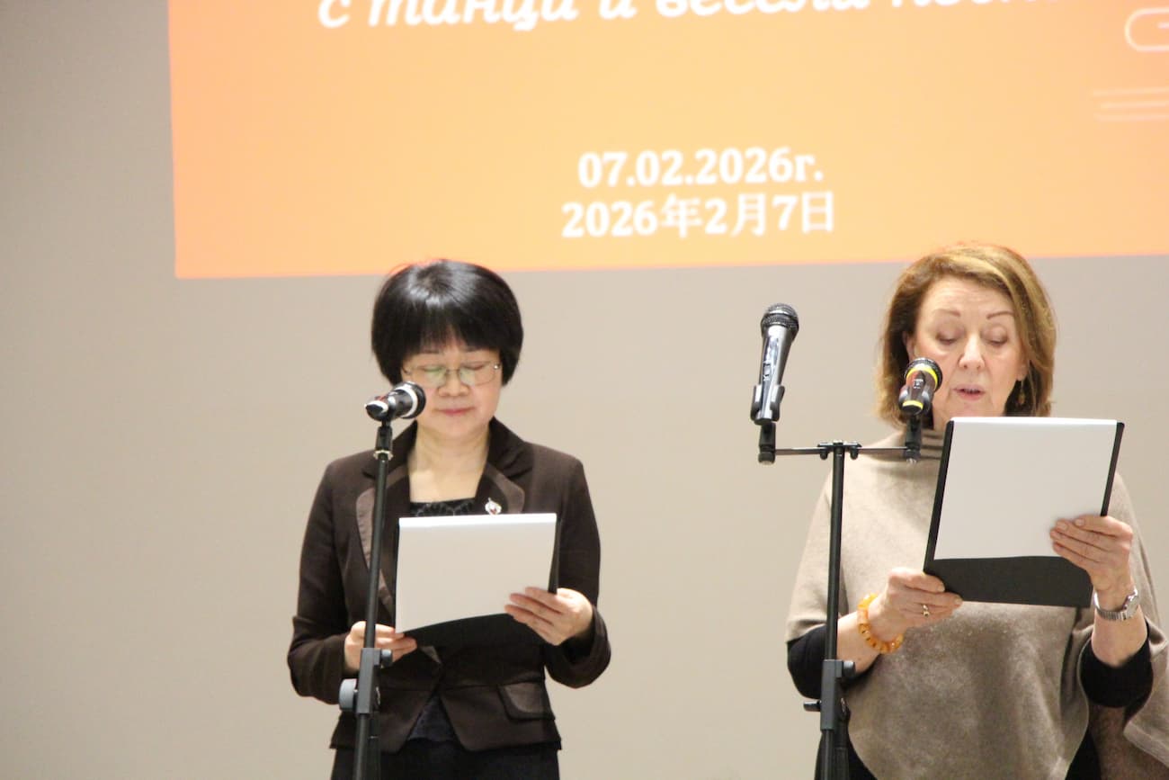 Photo 2: The Chinese and Bulgarian Directors of the Confucius Institute in Sofia delivered a speech