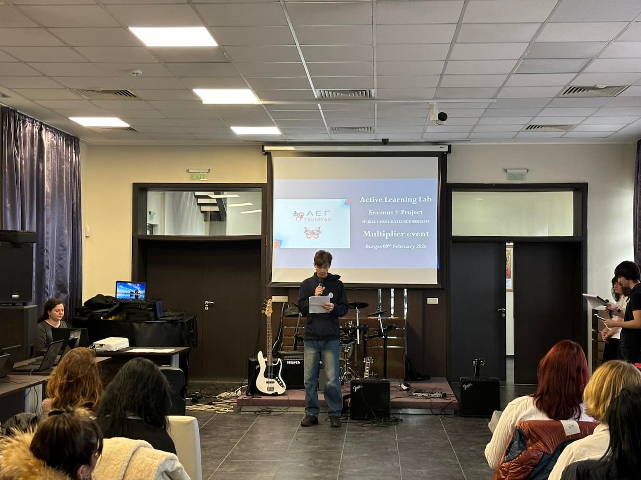 Photo 2: Chinese poetry recitation