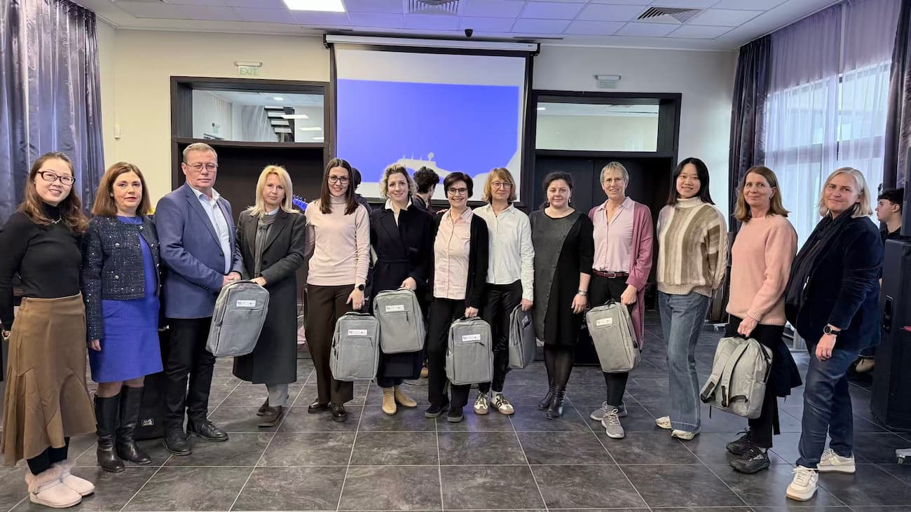 Photo 5: Group photo