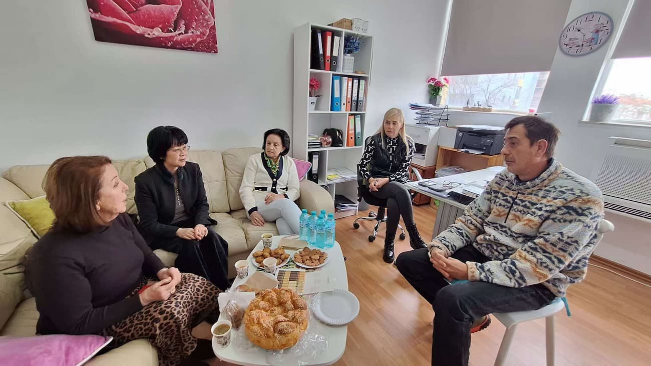 Photo 2: Bilateral meeting