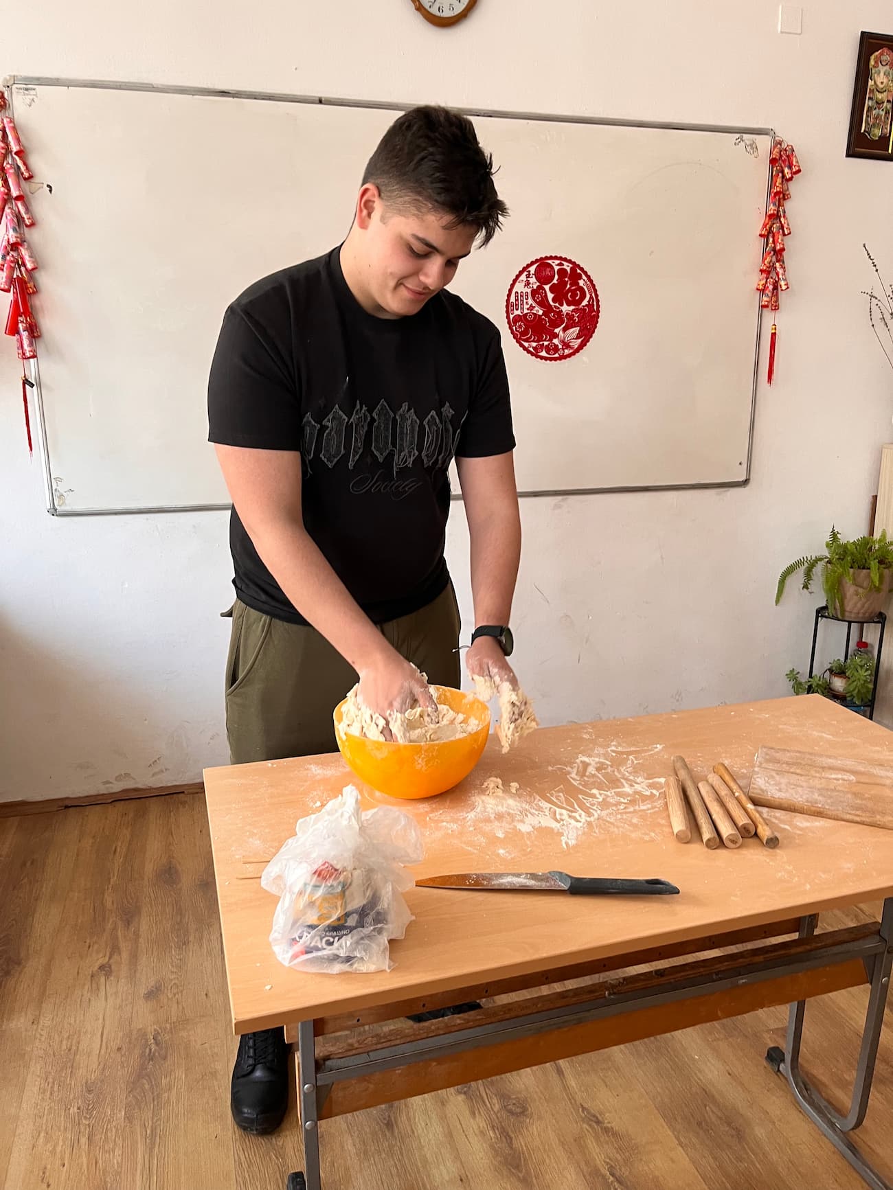 Photo 1 Dough kneading