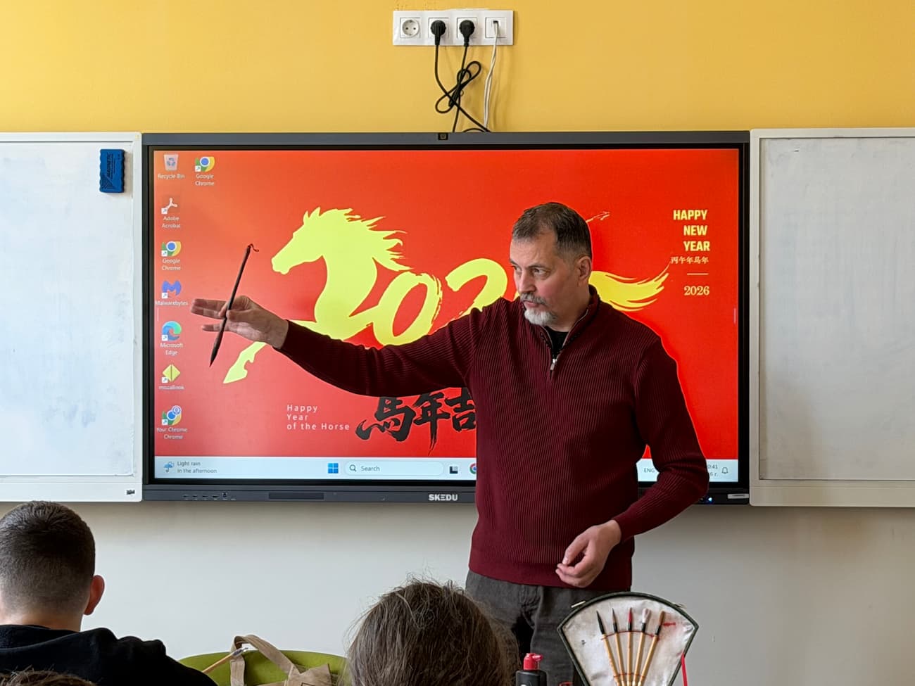 Photo 1 – Demonstration of proper brush-holding technique