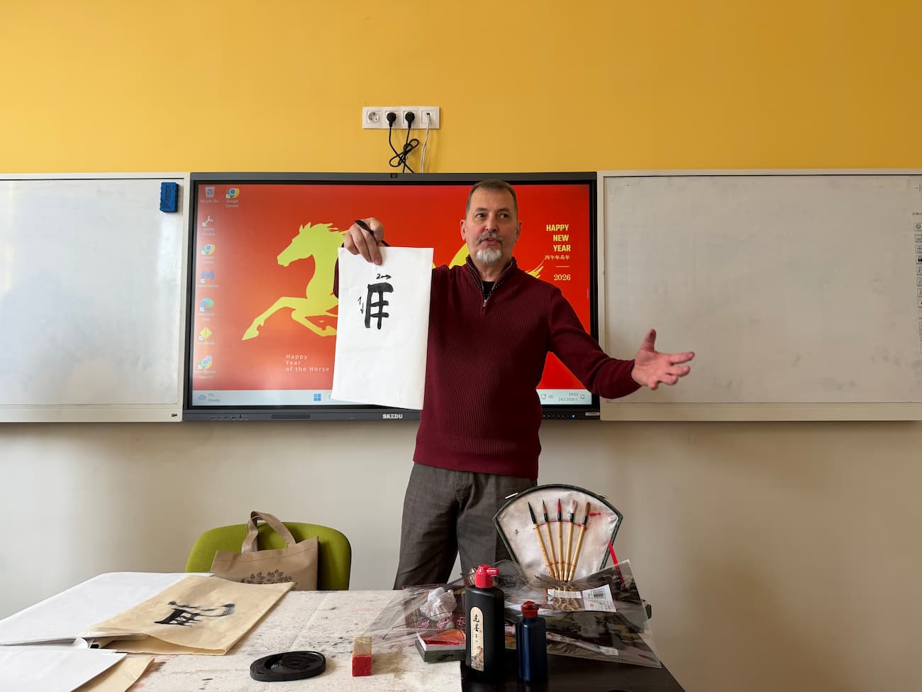 Photo 3 – Demonstration of writing the Chinese character “马” (horse)