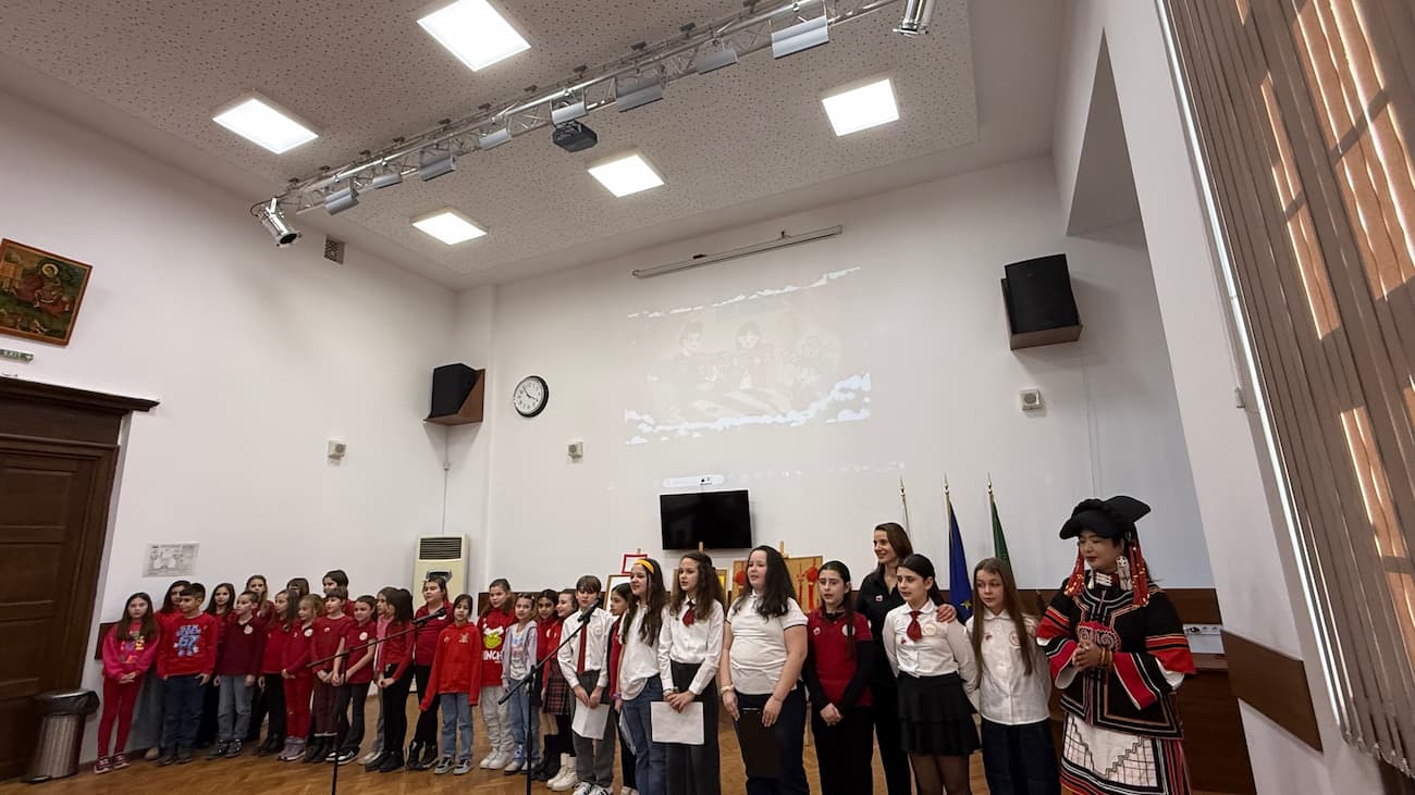 Photo 4 Performing Chinese songs