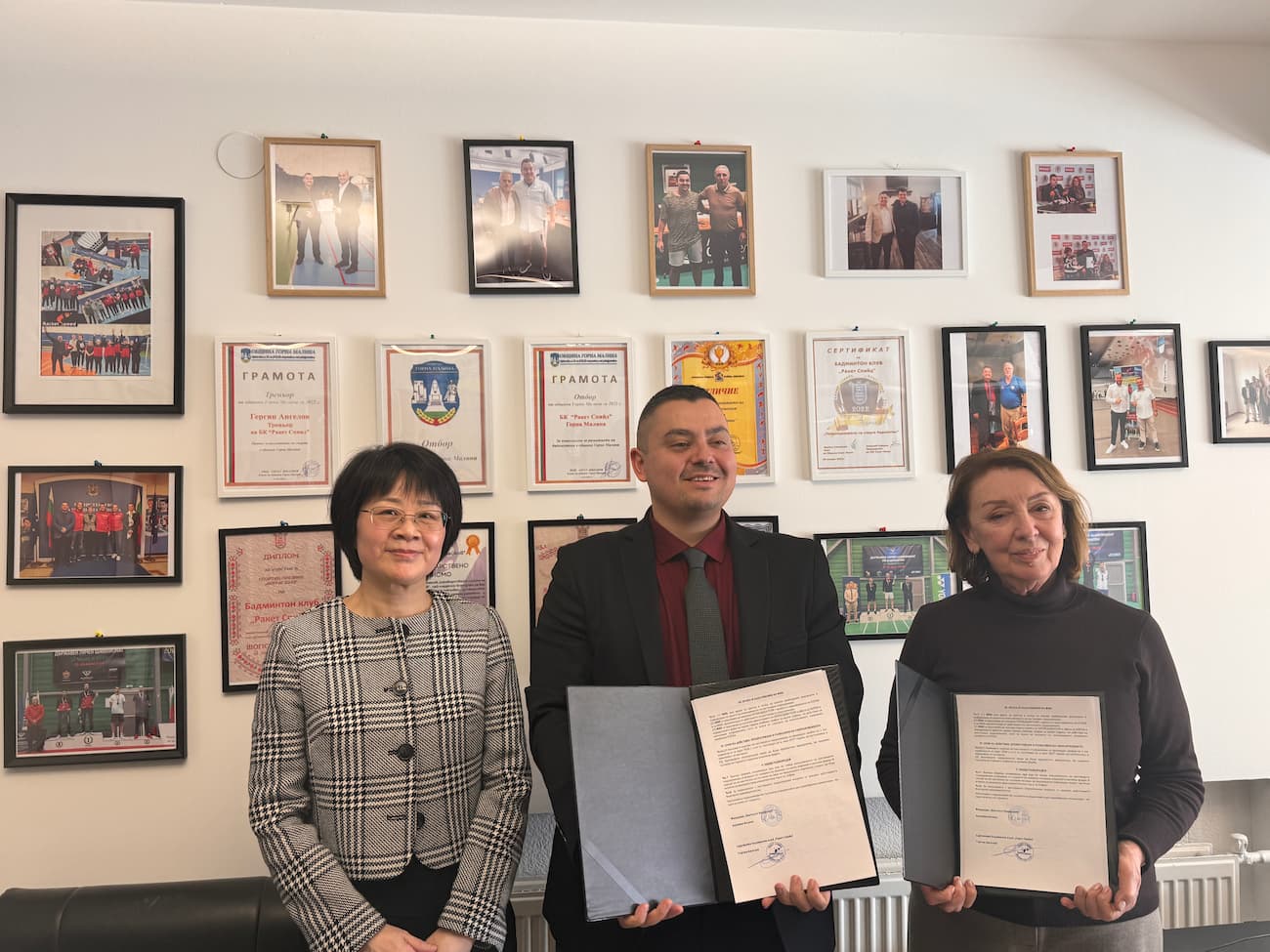 Photo 4: Group photo