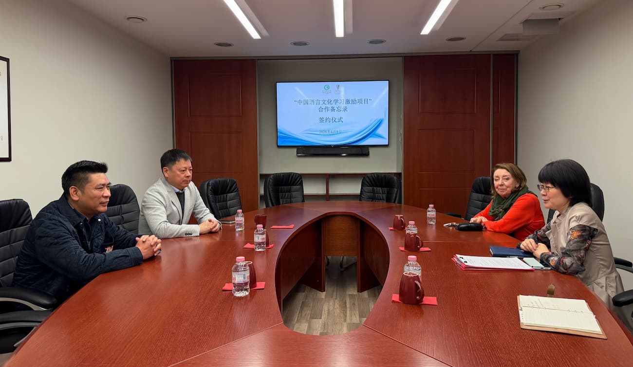 Photo 1: Bilateral meeting